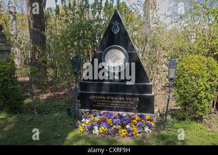 La tombe de l'allemand- compositeur autrichien Johann Strauss Vater dans le cimetière Zentralfriedhof, mijoter, Vienne, Autriche. Banque D'Images