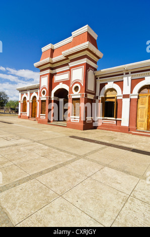 Ancienne gare coloniale de Granada, fondée par les Espagnols en 1524, au Nicaragua, en Amérique centrale Banque D'Images