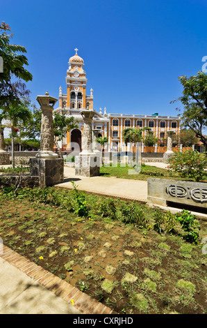 Eglise de Xalteva église Xalteva avec le parc à l'avant, Grenade, fondée par les Espagnols en 1524, au Nicaragua, en Amérique centrale Banque D'Images