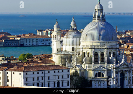 Vue vers la Basilique de la Salute, Venise, Venise, Vénétie, Italie, Europe Banque D'Images