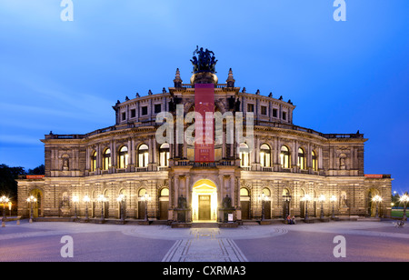 L'Opéra Semper, place Theaterplatz, Dresde, Saxe, Allemagne, Europe, PublicGround Banque D'Images