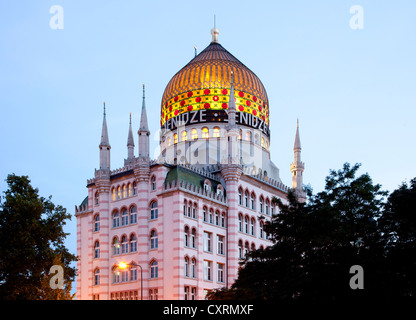 Yenidze building, un ancien bâtiment de l'usine de cigarettes, construit dans le style d'un oriental mosquée, aujourd'hui un immeuble de bureaux et Banque D'Images