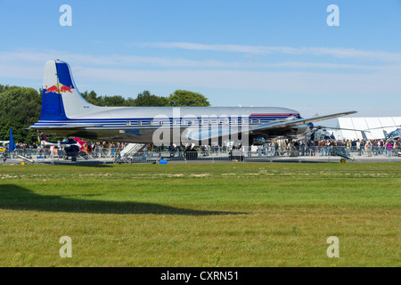 Le Douglas DC-6B est un avion à pistons Banque D'Images