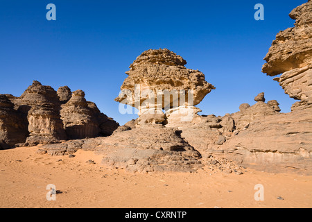 Rock formations at Wadi Awis, montagnes ou Acacus Tadrart Acacus, Libye, Afrique du Nord, Afrique Banque D'Images