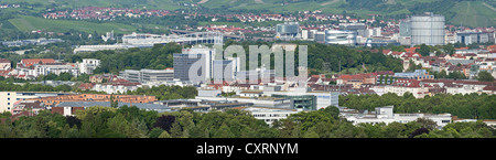 Vue panoramique avec des câbles en acier, construction, entreprise de télévision Mercedes-Benz Arena, stade de football club VfB Stuttgart, l'établissement Villa Berg Banque D'Images