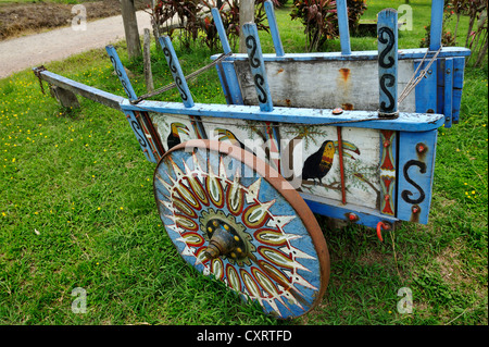 Oxcart colorés typiques, Monteverde, province d'Alajuela, Costa Rica, Amérique Centrale Banque D'Images