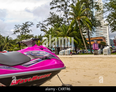 Les motomarines waverunner à Patong Beach, Phuket, Thaïlande. Banque D'Images