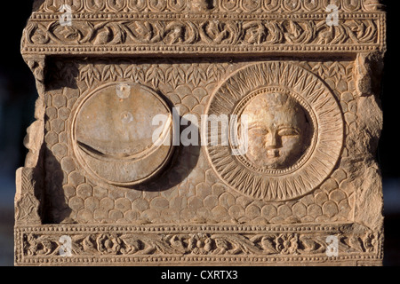 Chandra et Surya, le soleil et la lune, symboles de l'Rajputs, tombe ou Chhatri, Kshar Bagh, Bundi, Rajasthan, Inde, Asie Banque D'Images