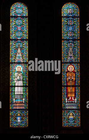 Vitraux, sanctuaire de l'église Matthias, la colline du château, Budapest, Hongrie, Europe Banque D'Images