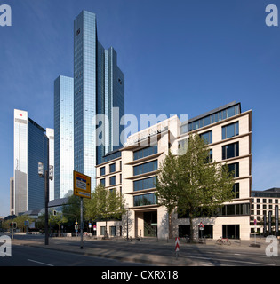 Immeuble de bureaux sur Taunusanlage, Tours jumelles de la Deutsche Bank, surnommé le débit et le crédit, Frankfurt am Main, Hesse, PublicGround Banque D'Images