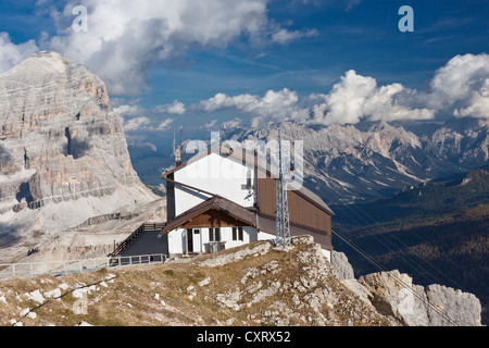 Téléphérique, vue depuis la montagne, Col Falzarego Lagazuoi, Dolomites, Italie, Europe Banque D'Images