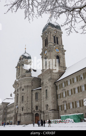 Abbaye bénédictine, neige, Einsiedeln, Suisse, Europe Banque D'Images