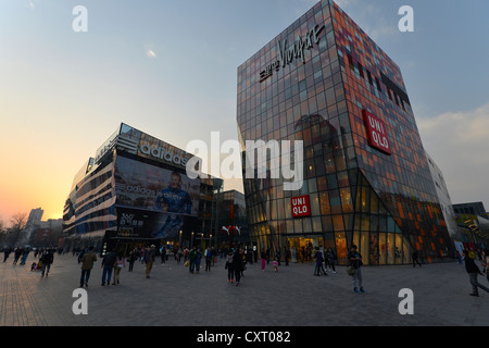 Nouveau centre commercial dans le quartier de Sanlitun, Beijing, Beijing, China, Asia Banque D'Images