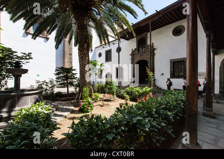 Cour intérieure de la cathédrale de Santa Ana dans la vieille ville de Las Palmas, Las Palmas de Gran Canaria, Îles Canaries, Espagne, Europe Banque D'Images