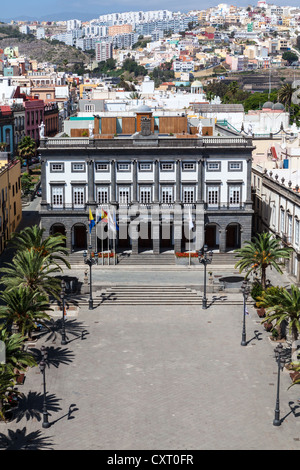 Vue sur la place Plaza Santa Ana vers Casas Consistoriales, Hôtel de Ville, Centre historique de la ville de Las Palmas Banque D'Images