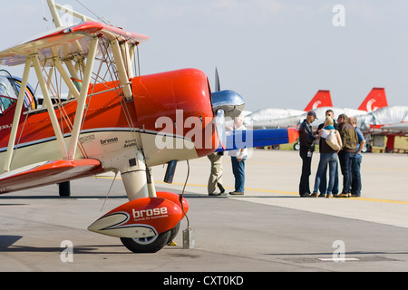 Un modèle d'avion d'entraînement militaire Boeing-Stearman 75 Banque D'Images