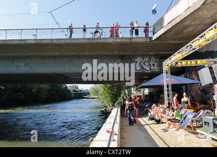 Plage de la ville aux côtés de la rivière Mur, Erzherzog-Johann-Brucke, l'Archiduc John's Bridge, Graz, Styria, Austria, Europe, PublicGround Banque D'Images