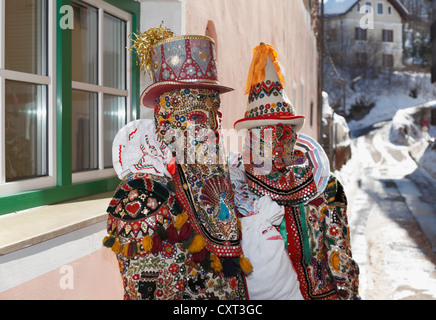 Flinserl paire portant des costumes, des chiffres de l'Ausseer printemps, Carnaval Carnaval à Bad Aussee, Ausseerland Salzkammergut, Banque D'Images