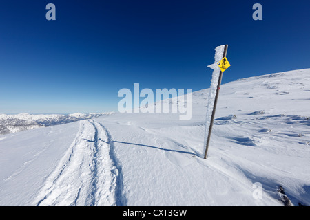 Pour les randonneurs en raquettes orientation pour les cinq doigts sur la montagne Dachstein Krippenstein, Montagnes, Salzkammergut, Autriche, Europe , Banque D'Images