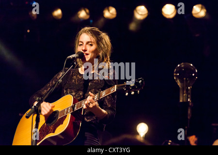 Valeska Steiner, de la pop duo germano-suisse, l'exécution de garçon Schueuer vivent dans la salle de concert, Lucerne, Suisse, Europe Banque D'Images