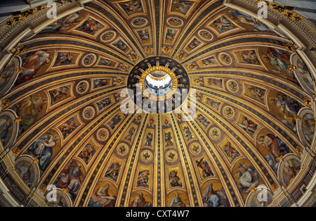 Coupole de la Basilique Saint-Pierre, Vatican, Rome, Italie, Europe Banque D'Images
