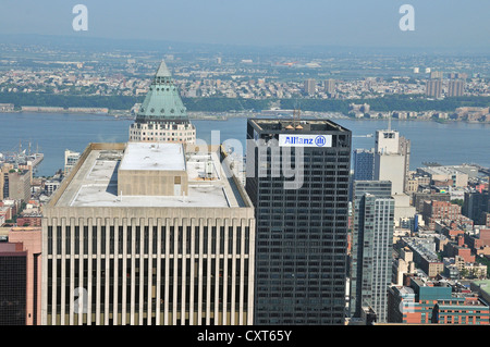 Vue depuis le pont d'observation 'Top of the Rock' au Rockefeller Center à l'Exxon Building, l'un dans le monde entier et la Plaza Banque D'Images