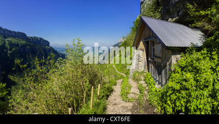 Abri à Schrennenweg sentier de randonnée, plage de l'Alpstein, Canton de St Gallen, Suisse, Europe Banque D'Images