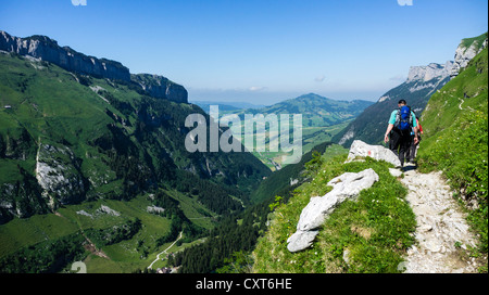 Schrennenweg sentier de randonnée, plage de l'Alpstein, Canton de St Gallen, Suisse, Europe Banque D'Images