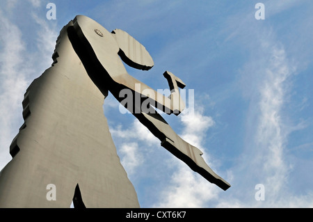 Hammering Man, sculpture de l'artiste américain Jonathan Borofsky au parc des expositions de Messe Frankfurt, Frankfurt am Main, Hesse Banque D'Images