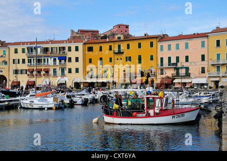 Dans le port de Portoferraio, l'île d'Elbe, Toscane, Italie, Europe Banque D'Images