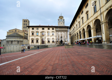 Piazza Grande square et Palazzo della Fraternita dei Laici di Arezzo, Arezzo palace, Toscane, Italie, Europe Banque D'Images