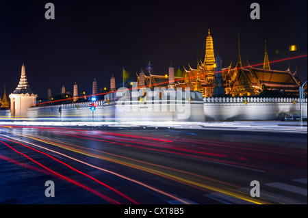 Le Grand Palais ou Palais Royal, la nuit, Bangkok, Thaïlande, Asie, PublicGround Banque D'Images