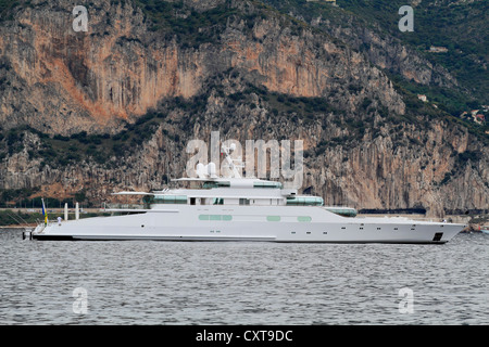 Yacht à moteur Enigma, construit par chantier naval Blohm  + Voss, longueur 74,5 mètres, construit en 1991, l'ancre à Cap Ferrat, Cap Ferrat Banque D'Images