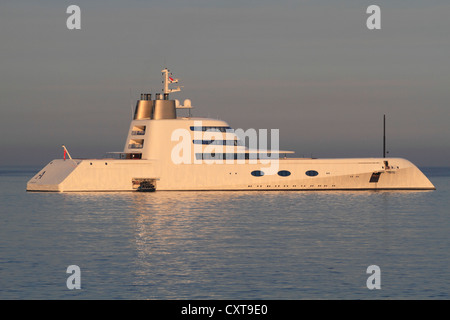 Yacht à moteur, construit par un chantier naval Blohm  + Voss GmbH en 2008, longueur 119 mètres, administré par Andrey Melnichenko, sur la Côte d'Azur Banque D'Images