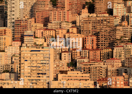 Les bâtiments de grande hauteur dans le quartier de La Condamine, tôt le matin, Principauté de Monaco, Côte d'Azur Banque D'Images