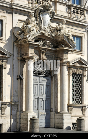 Entrée de la Cour Constitutionnelle Palazzo della Consulta palace par Ferdinando Fuga, la place Piazza del Quirinale, Rome Banque D'Images