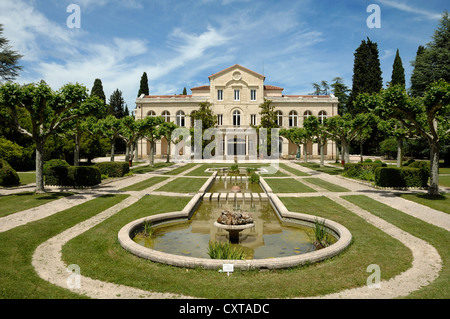 Bouillons Château et jardin français formel Source Perrier Vergèze nr Nîmes Gard France Banque D'Images