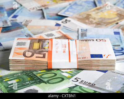 Deux cents Euros, dix euros, une centaine d'euros, cinq Euros, cinquante euros, Studio Shot, Banque D'Images