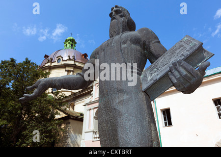 Ivan Fedorov statue, marché du livre, L'viv, Ukraine Banque D'Images