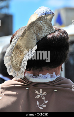 Fete des Gardians, Arles, Provence, France - Camargue cowboys se réunissent chaque année et défilé à Arles le 1er mai et les femmes s'habillent de leurs plus beaux costumes. Banque D'Images