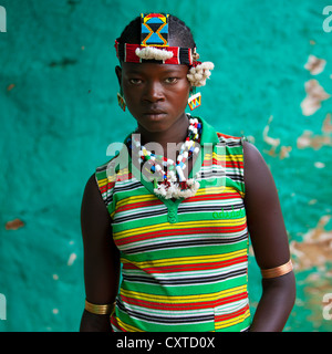 Jeune fille de la tribu Bana, Key afer, vallée de l'Omo, Ethiopie Banque D'Images