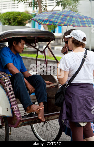 Les pousse-pousse à Yogyakarta, Indonésie Banque D'Images