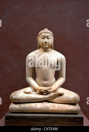 Jain Tirthankara Svetambara en méditation Solanki 11e siècle Gujarat Inde Rajasthan ou en 99 cm Banque D'Images