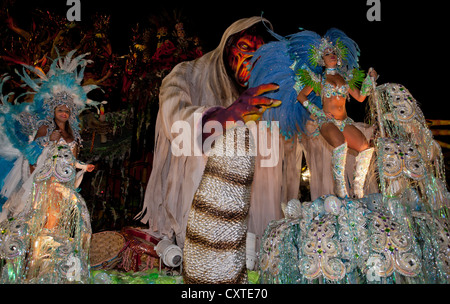 Défilé de carnaval à flotteur géant Rio de Janeiro Brésil Banque D'Images