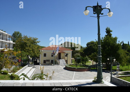 Place de la Mairie, Olympia, Elis, ouest de la Grèce, Grèce Région Banque D'Images