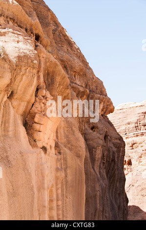 Vestiges de l'arche d'entrée plus El-Siq, Petra, Jordanie Banque D'Images