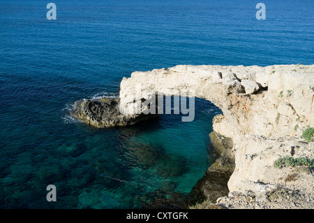 Dh Ayia Napa Chypre arch mer mer bleu clair Banque D'Images
