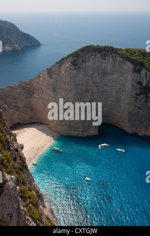 ,La célèbre épave de Navagio Beach sur l'île de Zakynthos, Grèce. Banque D'Images