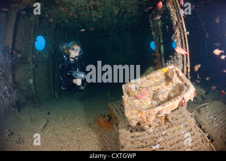 À l'intérieur Plongée Victory Wreck Maldives, North Male Atoll, Maldives Banque D'Images