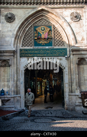 Une entrée au Grand Bazar à Istanbul Turquie Banque D'Images
